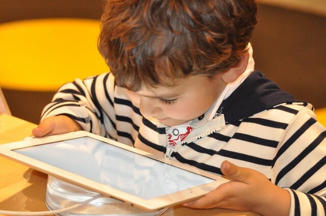 Handheld screen time linked with speech delays in young children