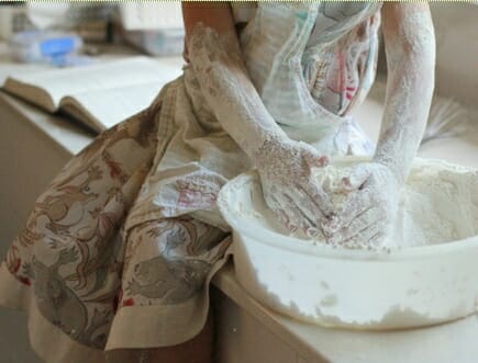 Active Learning Through Messy Play